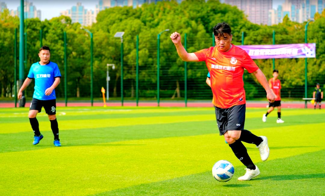 一场精彩的比赛带给球迷们无尽的欢乐和惊喜英语